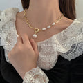 Collier Ras de Cou Style Rétro avec Pendentifs Perles Blanches