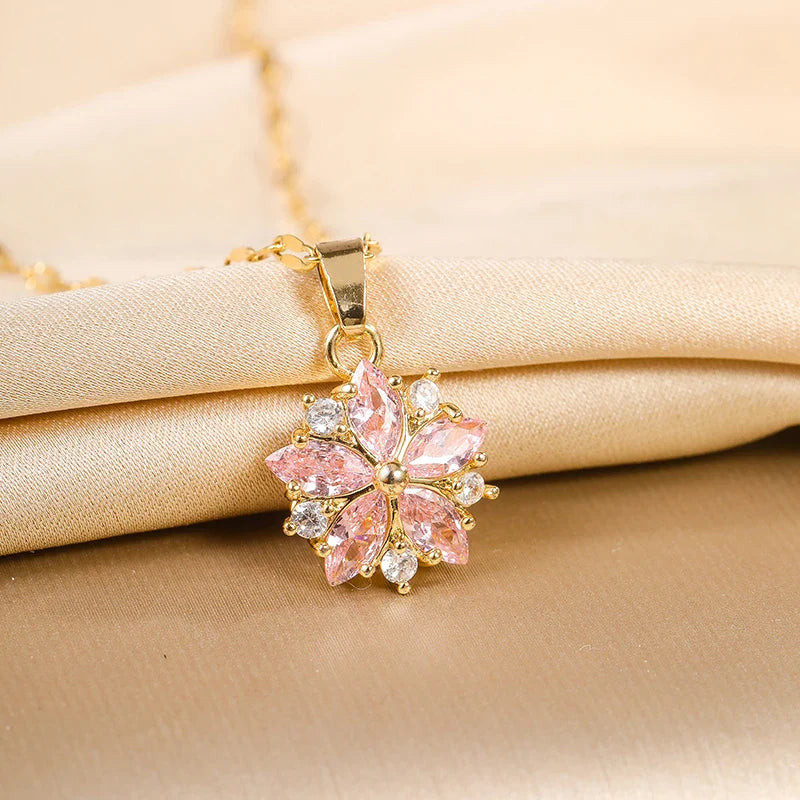 Collar Romántico con Colgante de Flor de Rosa y Circonio