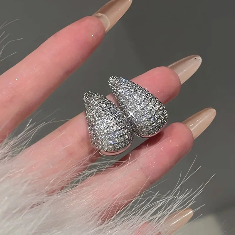 Elegantes Pendientes de Clavo Gota de Agua plata