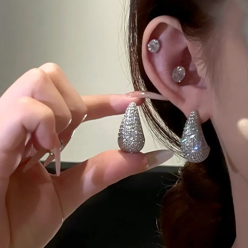 Elegantes Pendientes de Clavo Gota de Agua plata
