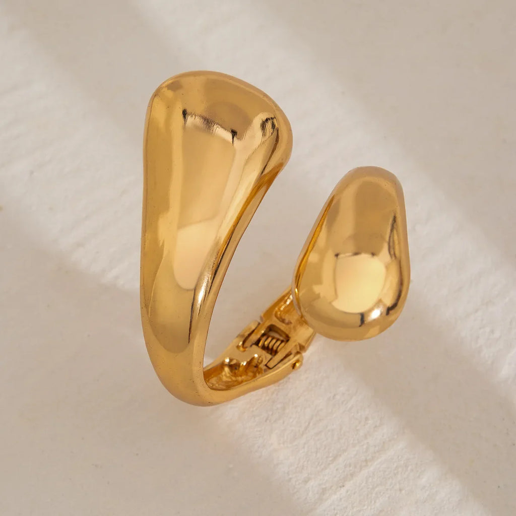 Large Water Drop Curb Chain Bracelet Gold