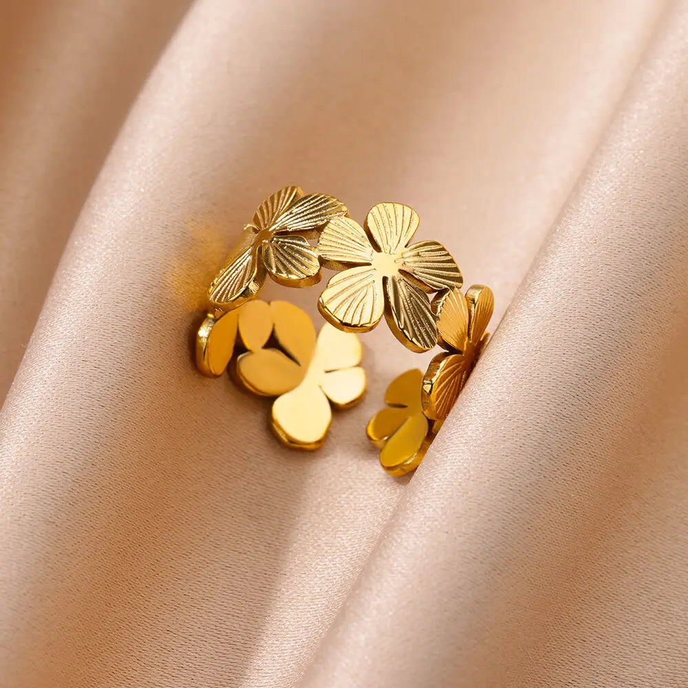 Large 5-Petal Flower Gold Ring Band
