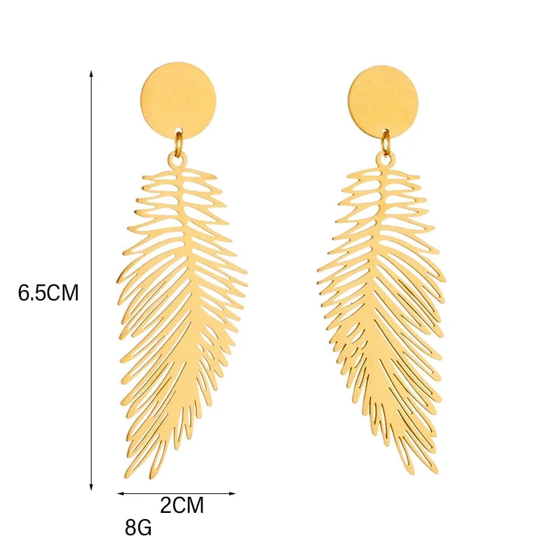 Grandes boucles d'oreilles plume stylisées