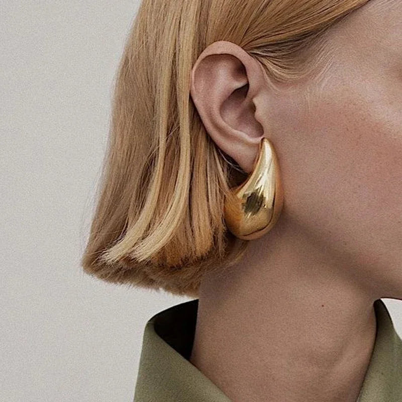 Imponentes Pendientes de Clavo Gota de Agua oro