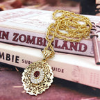 Collar largo con colgante dorado tradicional árabe 
