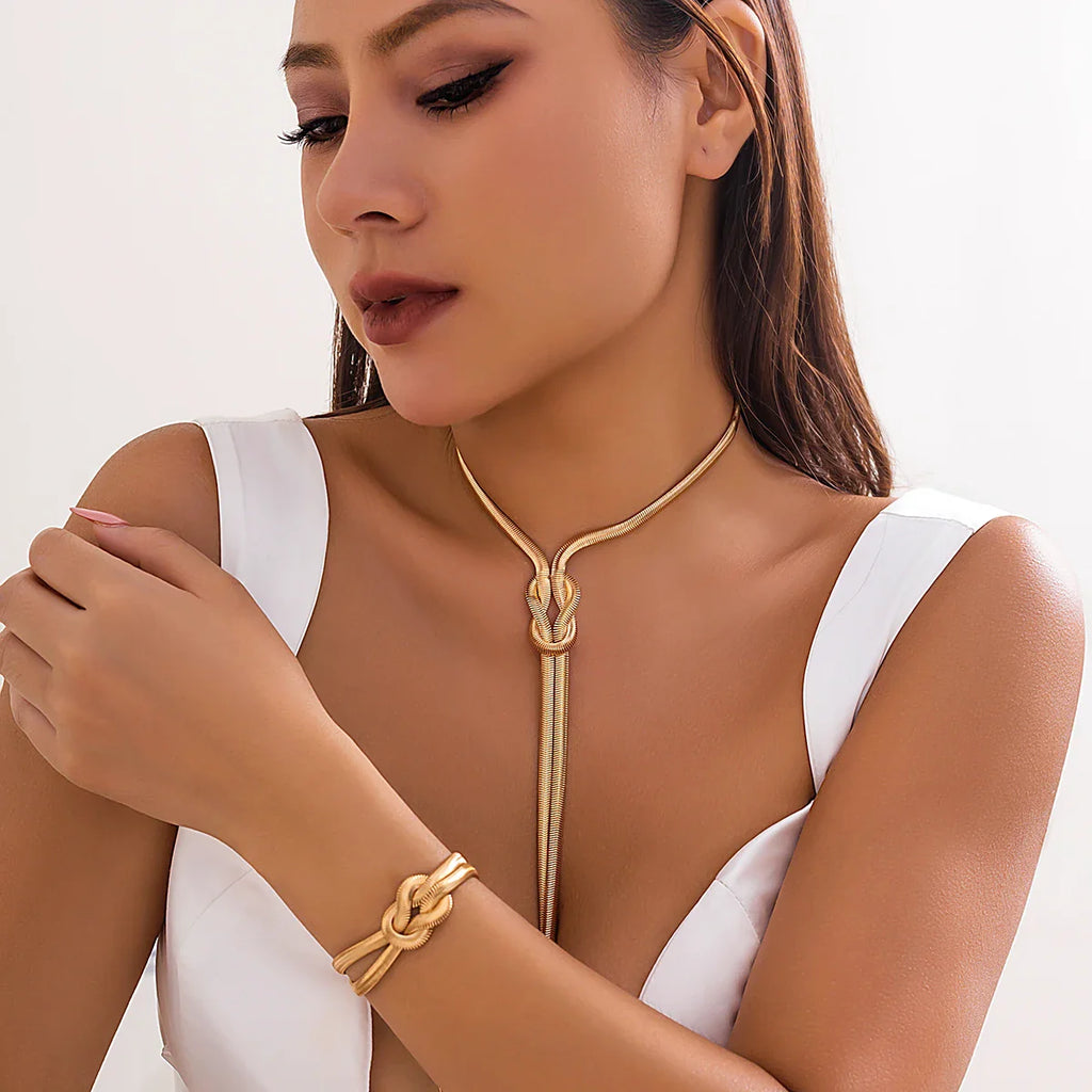 Collar Largo de Escote & Su Pulsera de Nudo