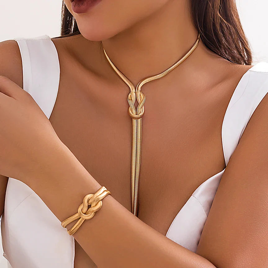 Collar Largo de Escote & Su Pulsera de Nudo