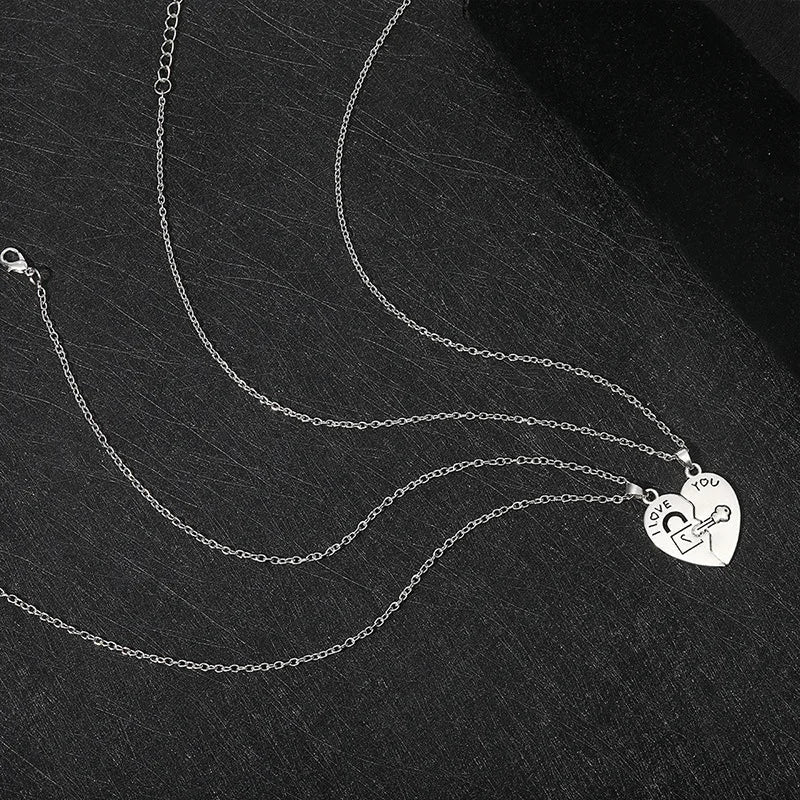 Juego de 2 Collares con Colgantes de Medio Corazón "I Love You" para Pareja de Enamorados