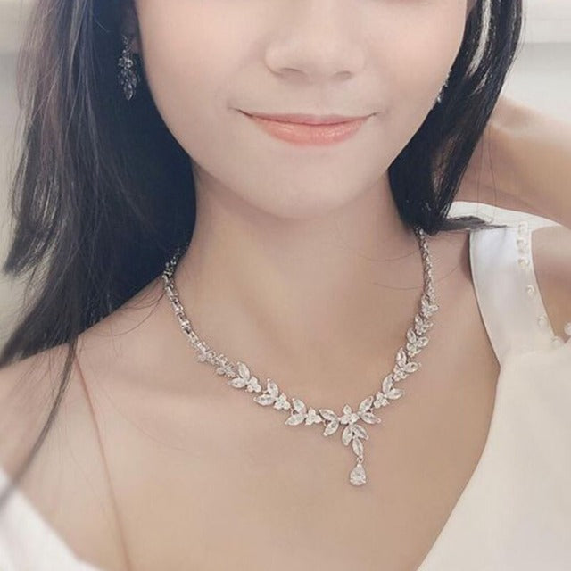 Conjunto de Collar y Pendientes de Boda en Plata